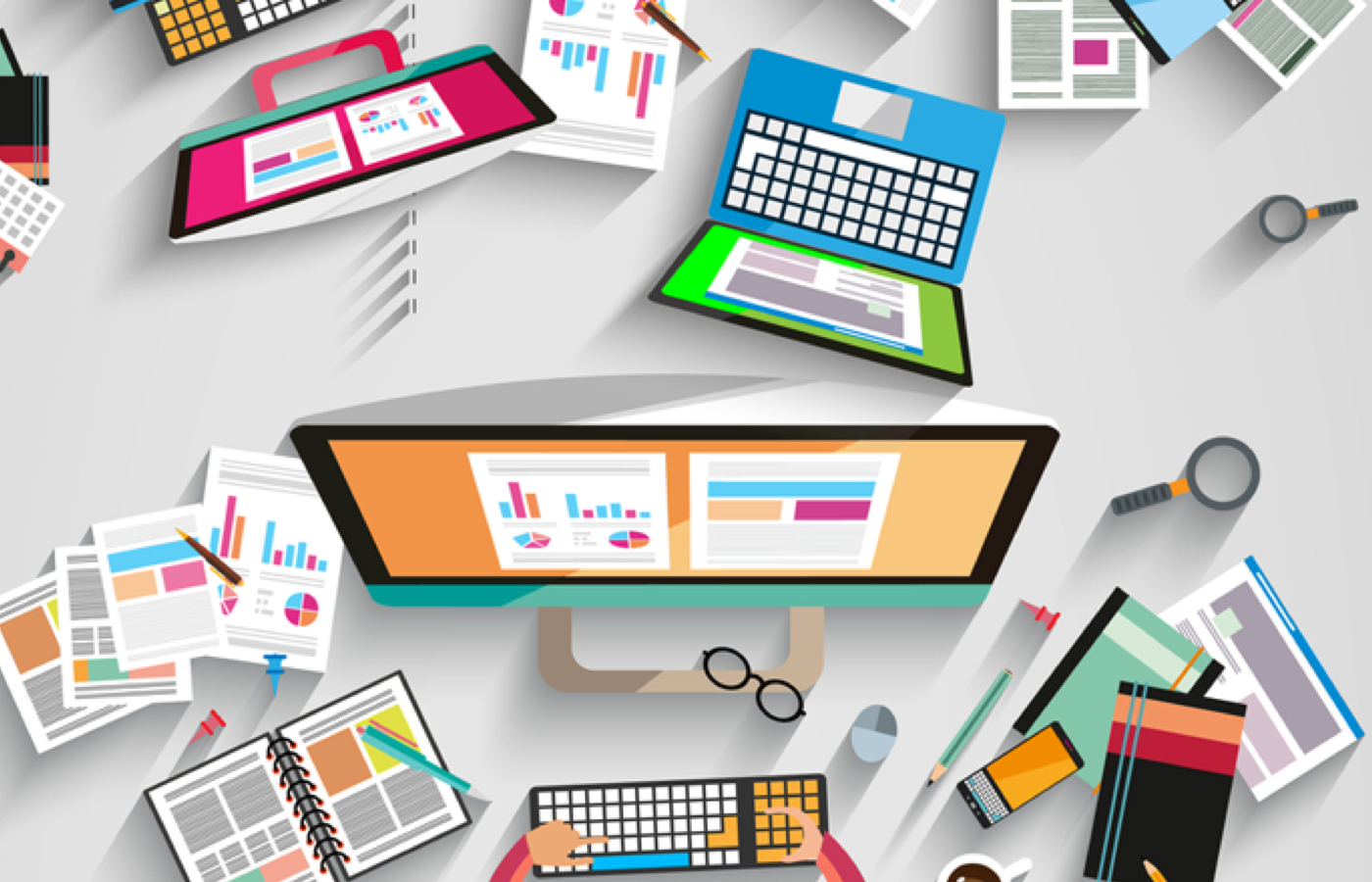 Ilustration eines digitalen Arbeitsplatzes. Mehrere gezeichnete Desktops und Laptops in einer Draufsicht von oben auf einen Schreibtisch.